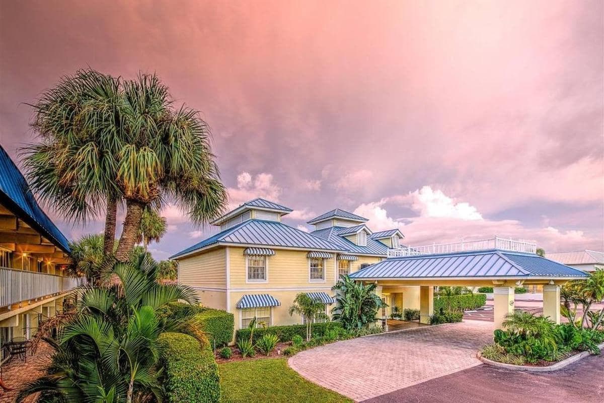 Naples Garden Inn