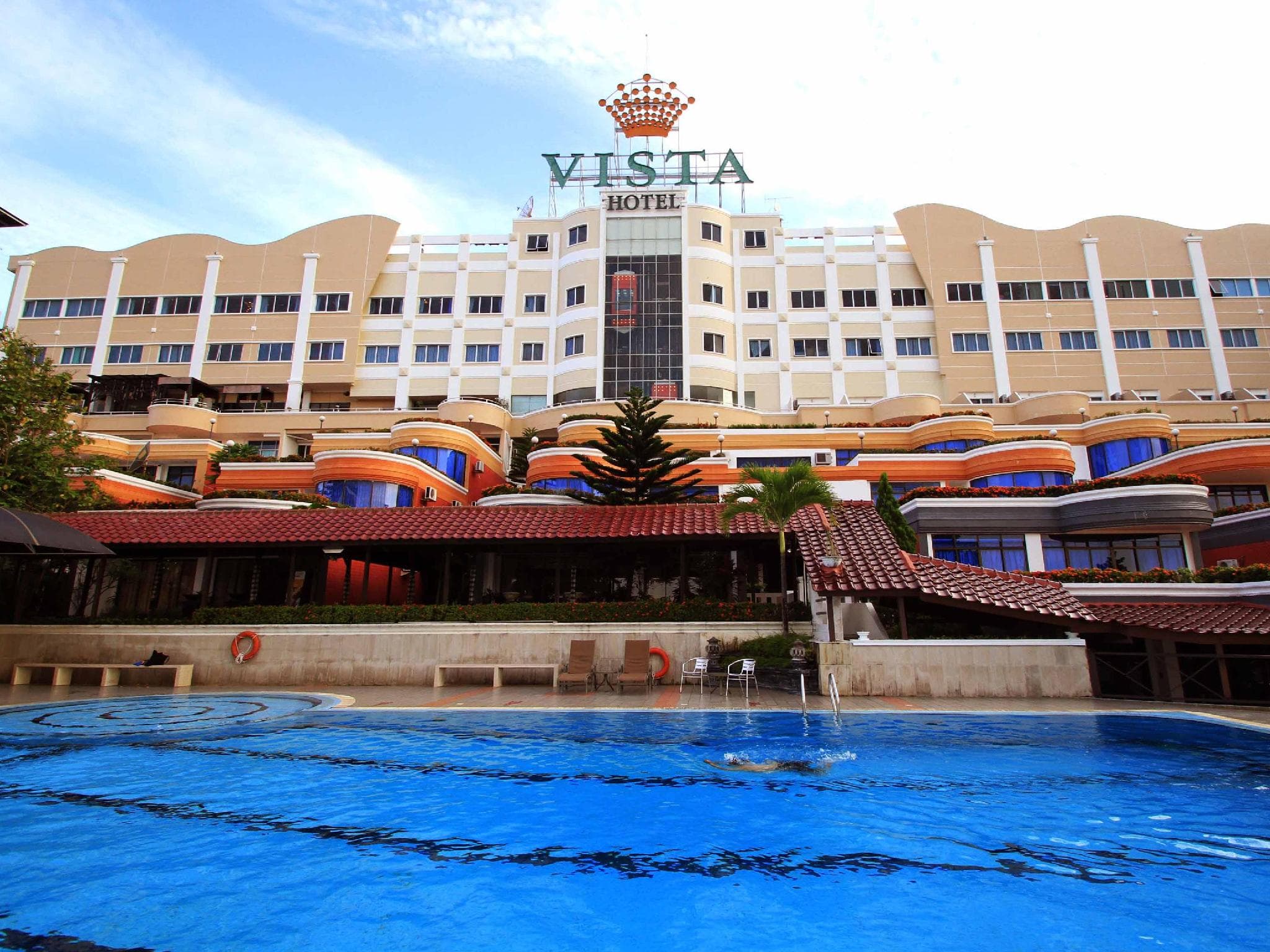 Crown Vista Batam Hotel