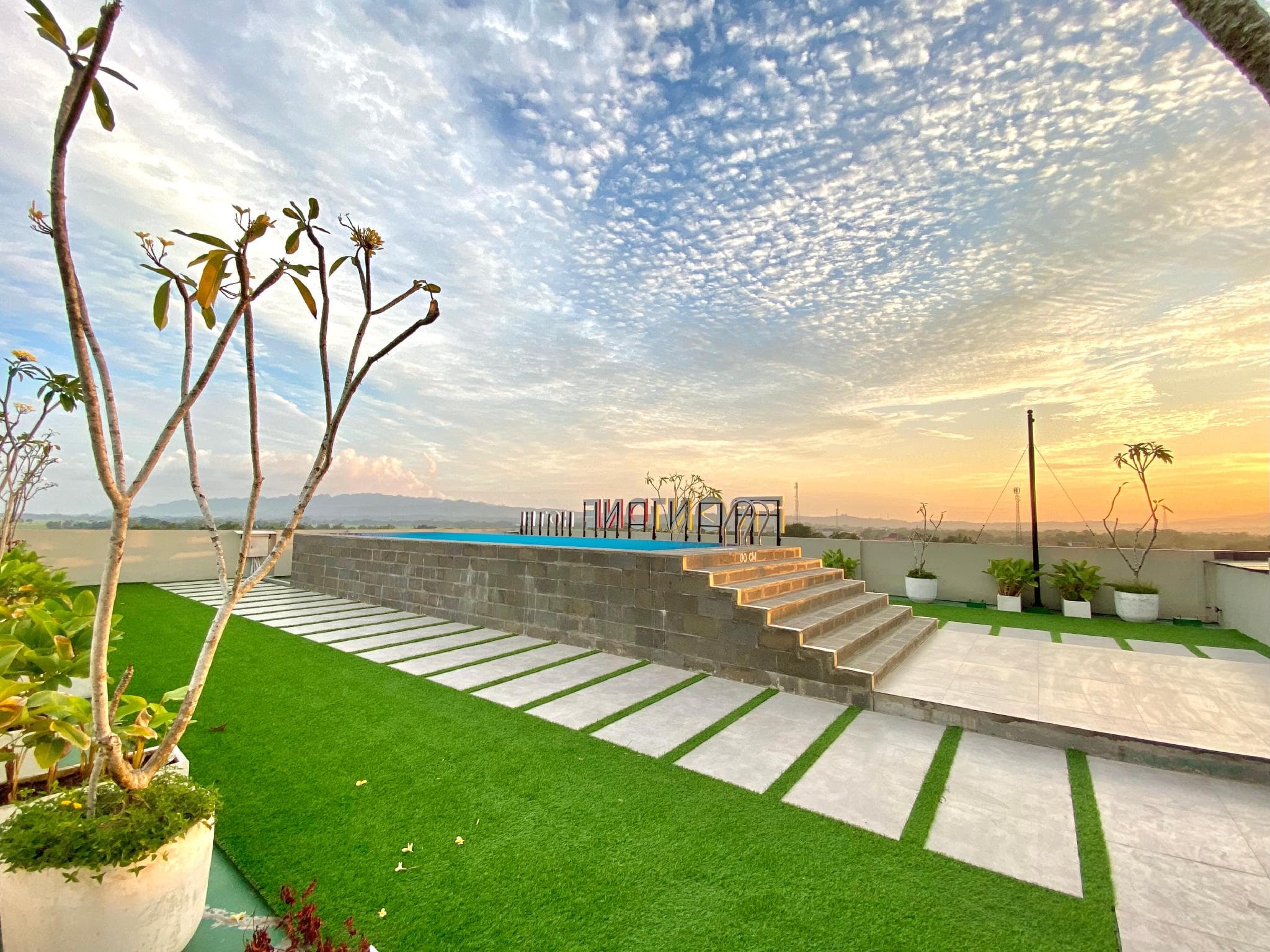 Front One Hotel Gombong