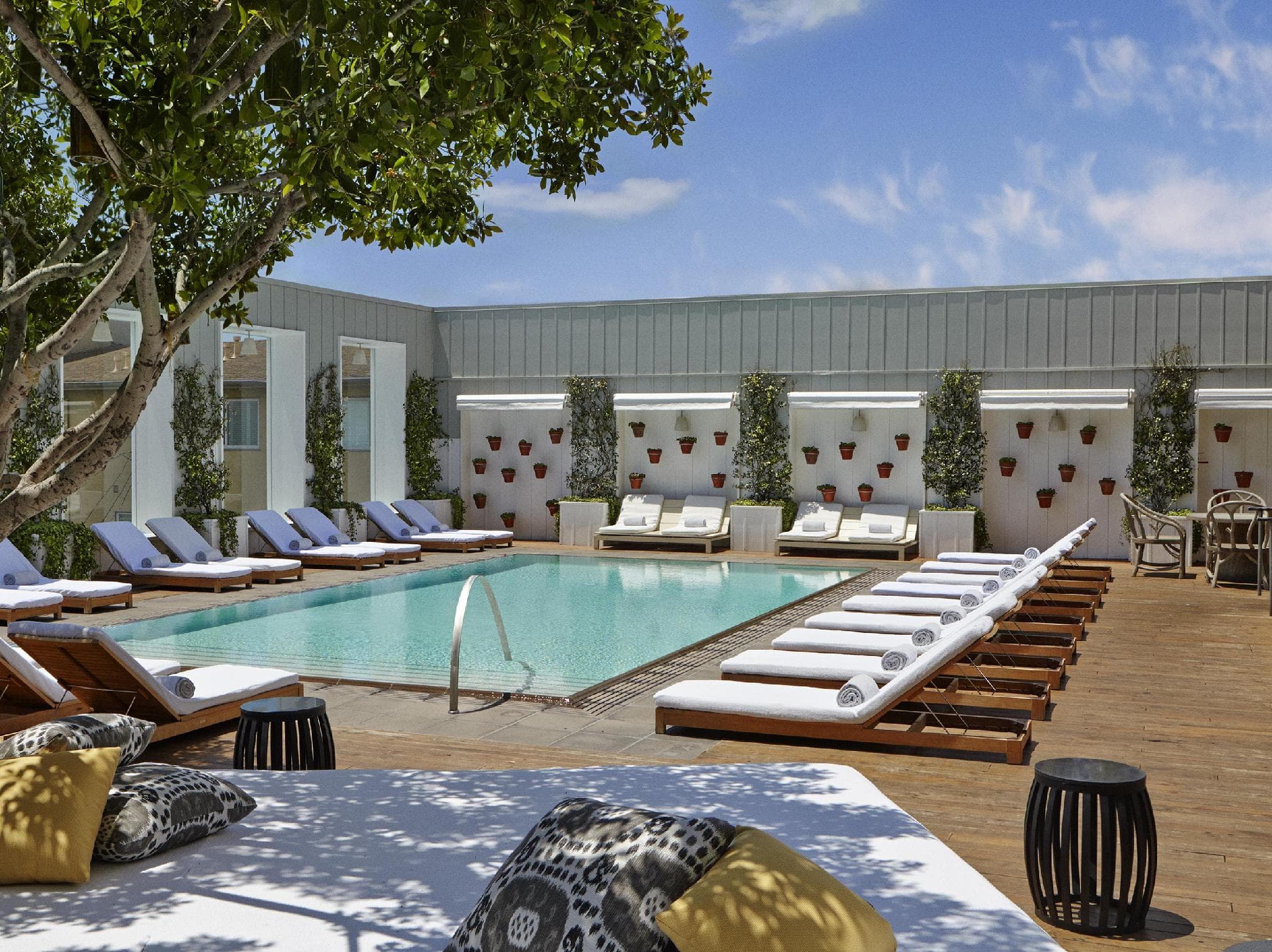 The Valorian Los Angeles, Curio Collection by Hilton