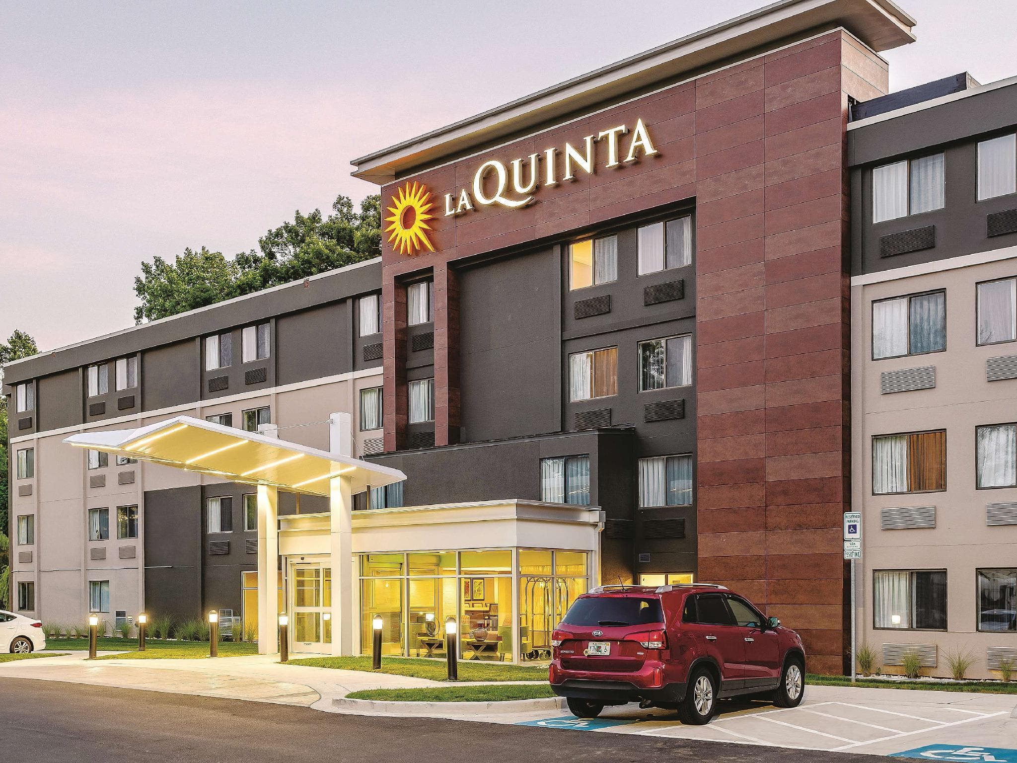 La Quinta Inn & Suites by Wyndham Columbia / Fort Meade