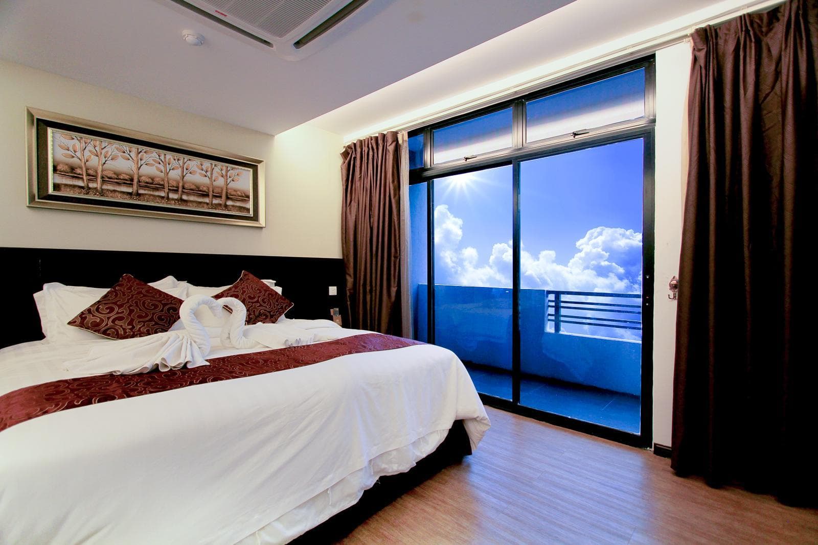 J Suites Hotel