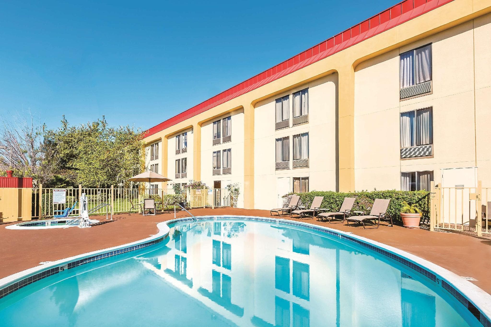 La Quinta Inn & Suites