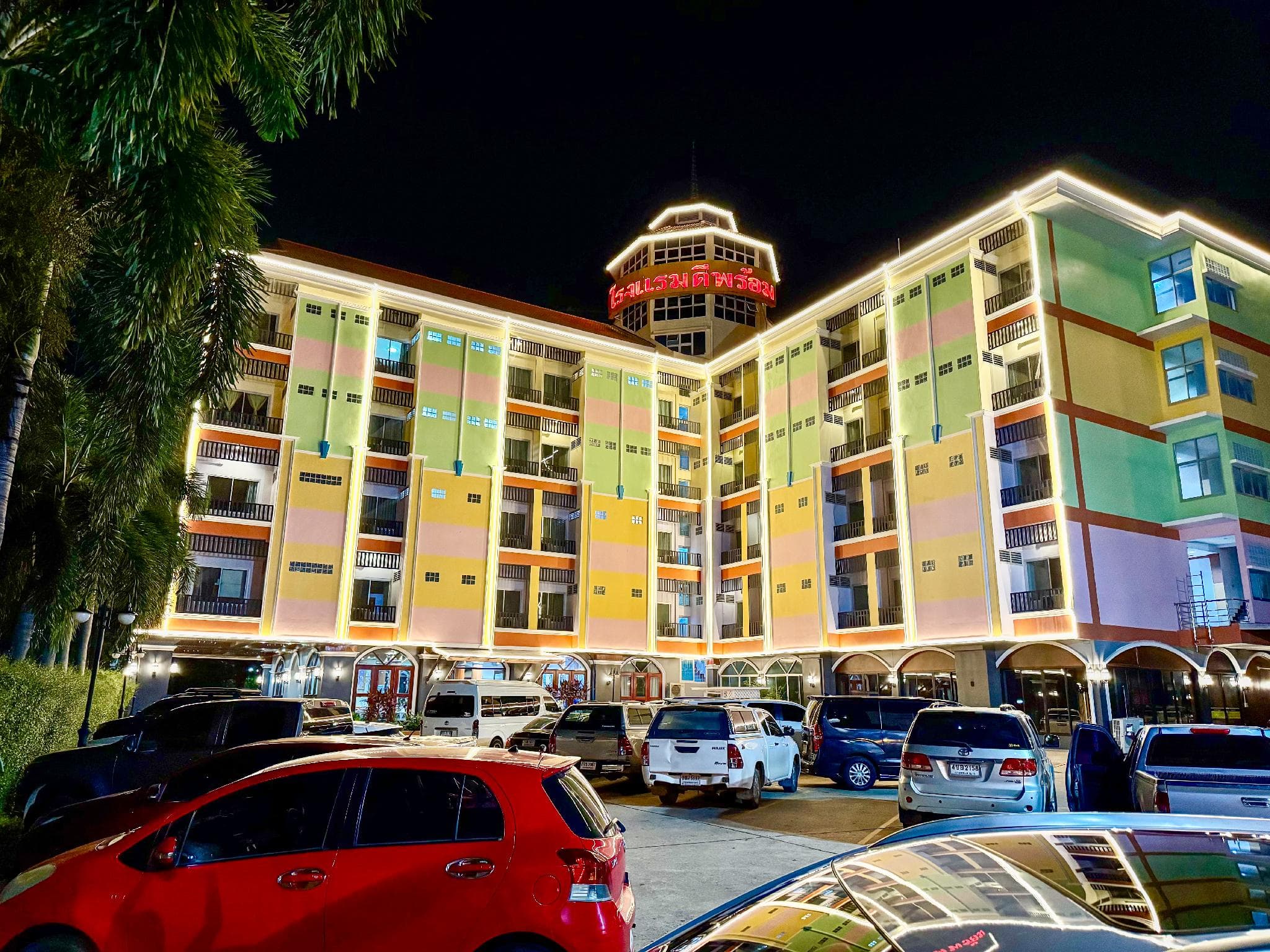 Dee Prom Hotel